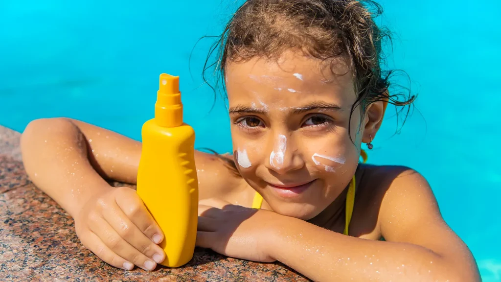 Does sunscreen make pool water cloudy? Find out with Amenity Pool Services in Phoenix